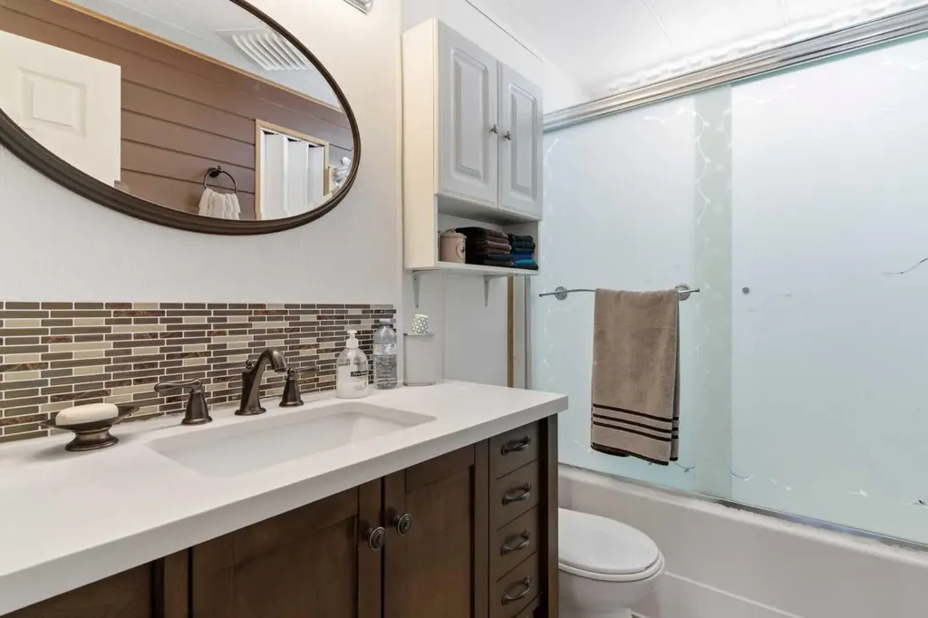 232003 Range Road 242 Namaka AB T1P 0N1