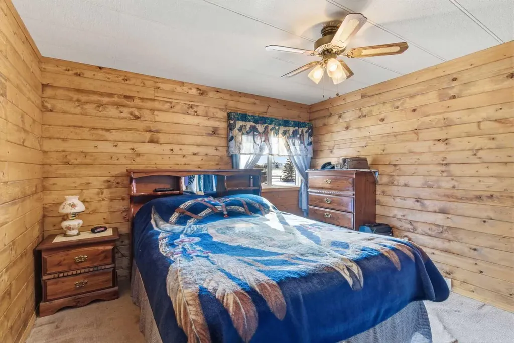 232003 Range Road 242 Namaka AB T1P 0N1