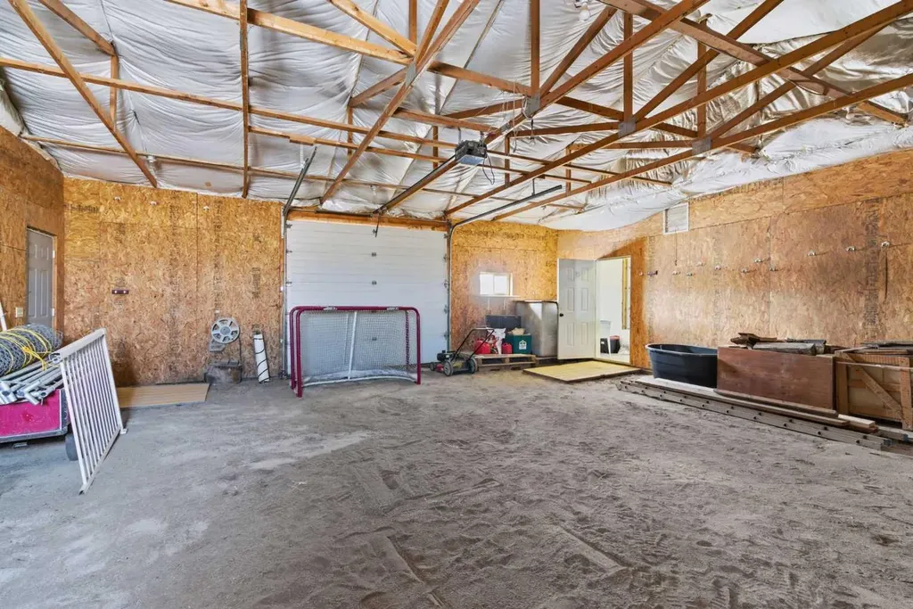 232003 Range Road 242 Namaka AB T1P 0N1