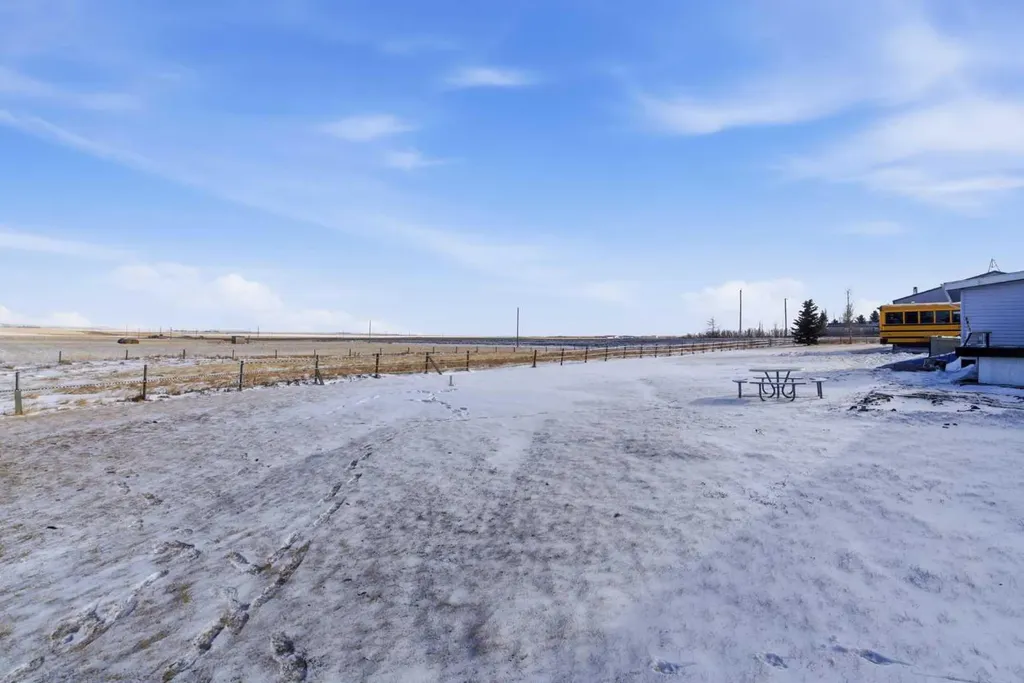 232003 Range Road 242 Namaka AB T1P 0N1