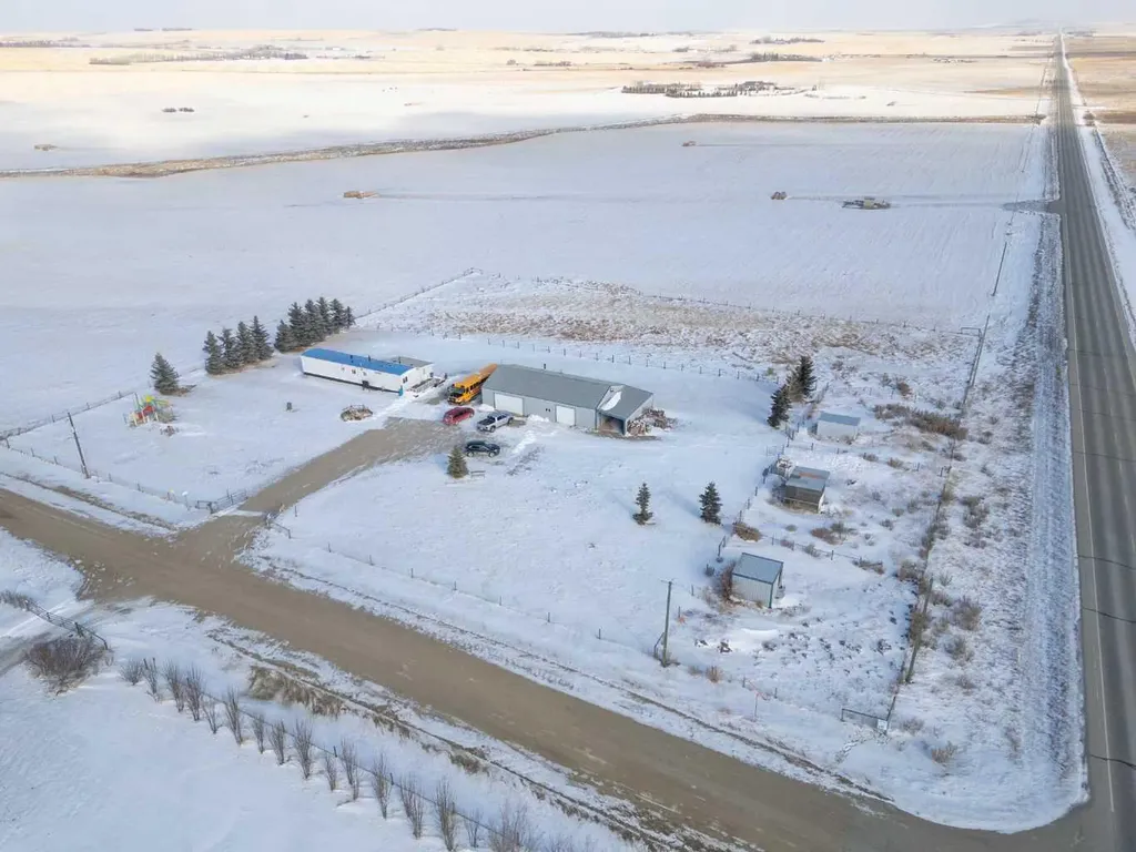 232003 Range Road 242 Namaka AB T1P 0N1