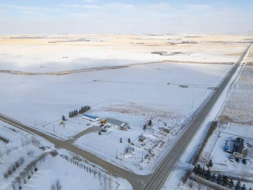 232003 Range Road 242 Namaka AB T1P 0N1