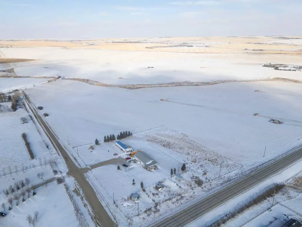 232003 Range Road 242 Namaka AB T1P 0N1