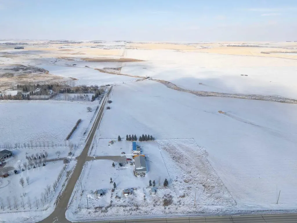 232003 Range Road 242 Namaka AB T1P 0N1