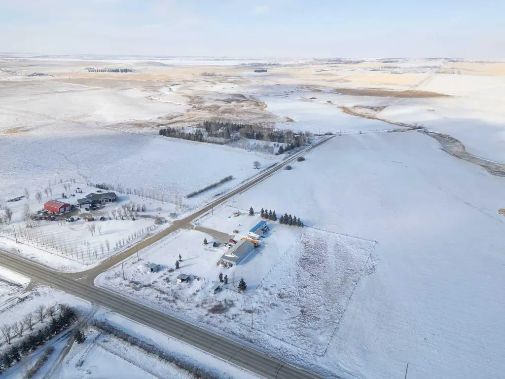 232003 Range Road 242 Namaka AB T1P 0N1