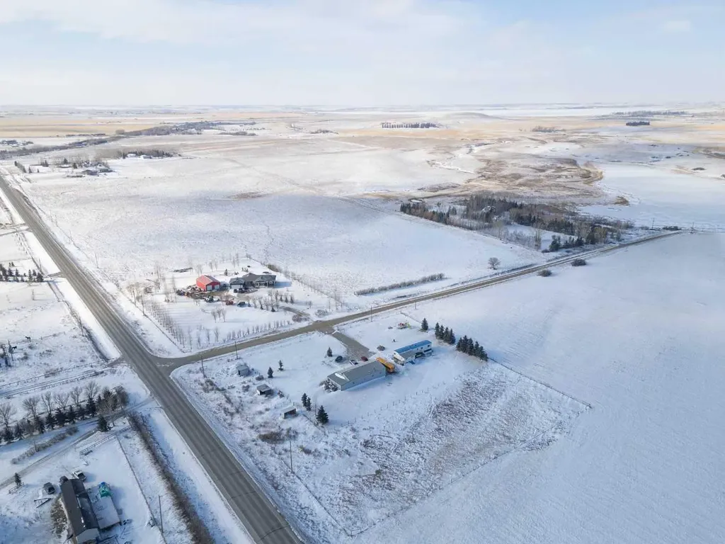 232003 Range Road 242 Namaka AB T1P 0N1