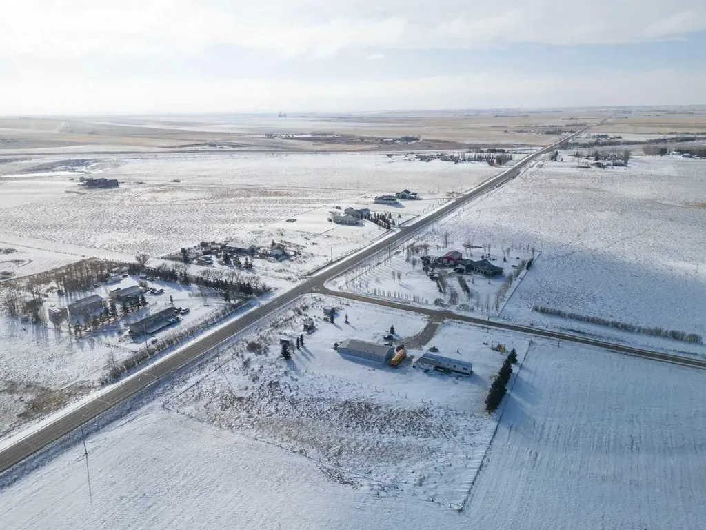 232003 Range Road 242 Namaka AB T1P 0N1