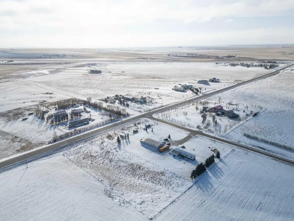 232003 Range Road 242 Namaka AB T1P 0N1