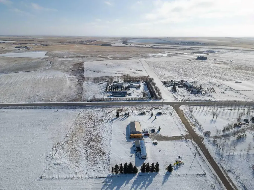 232003 Range Road 242 Namaka AB T1P 0N1