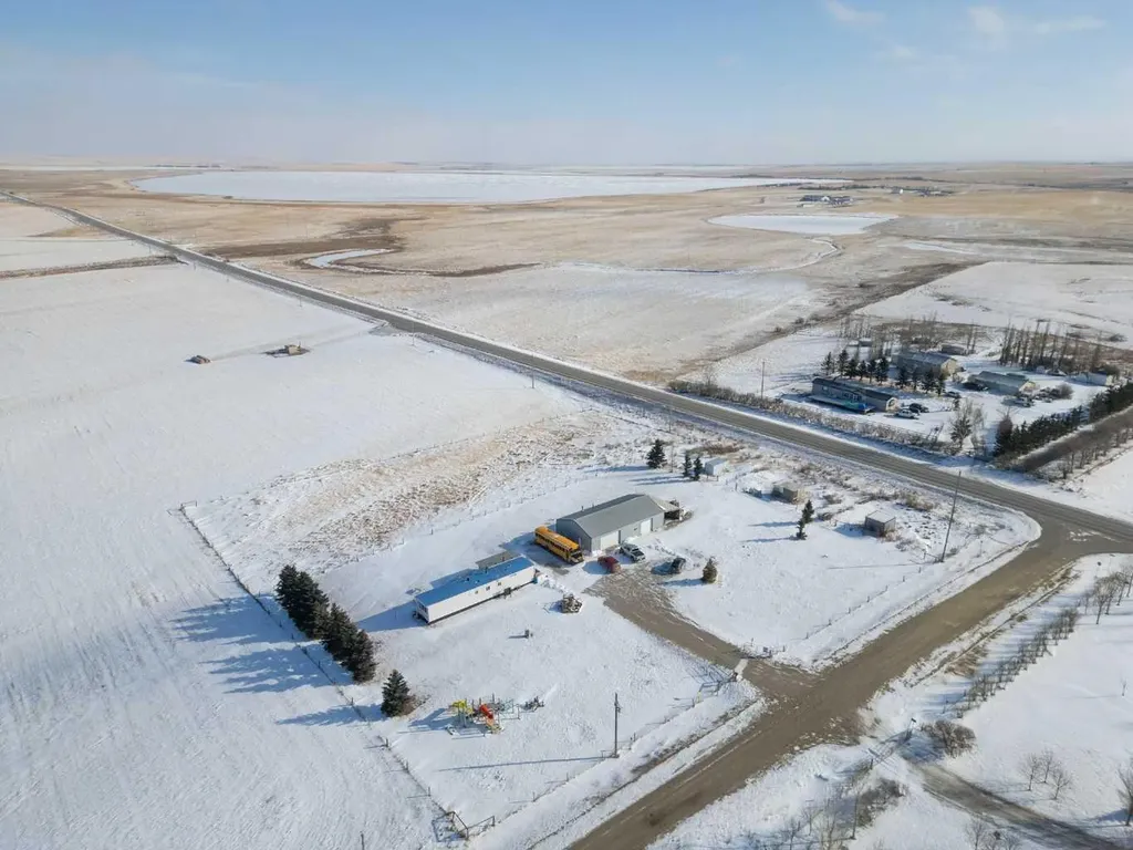 232003 Range Road 242 Namaka AB T1P 0N1