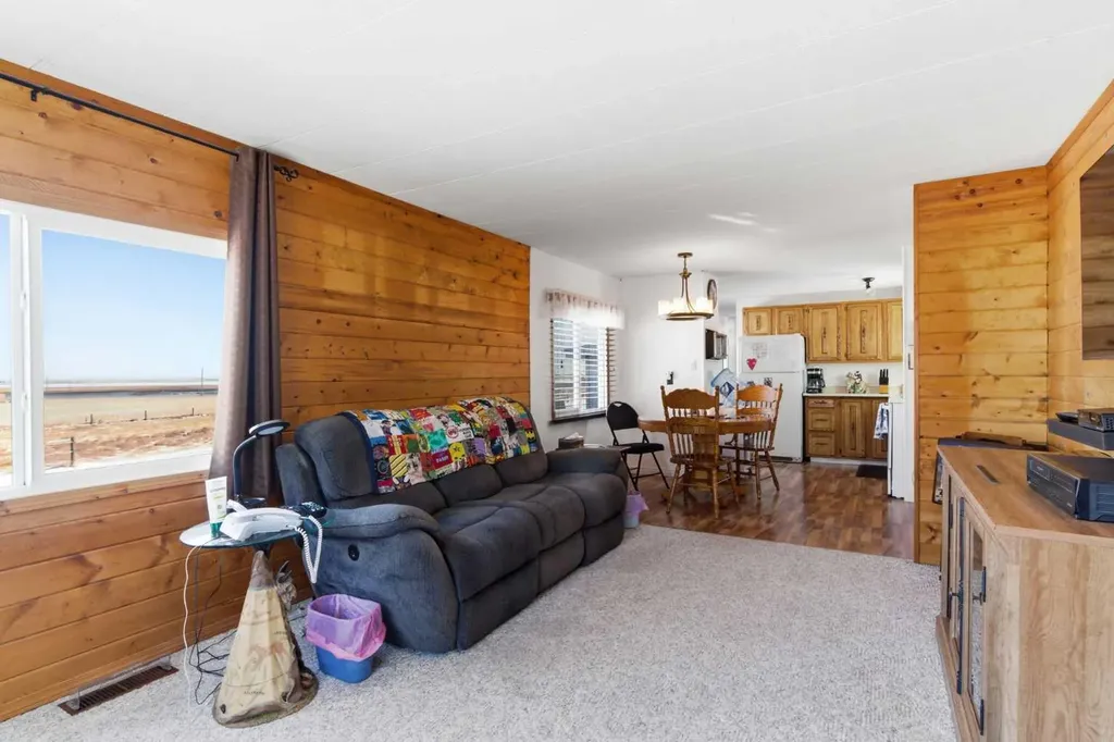 232003 Range Road 242 Namaka AB T1P 0N1