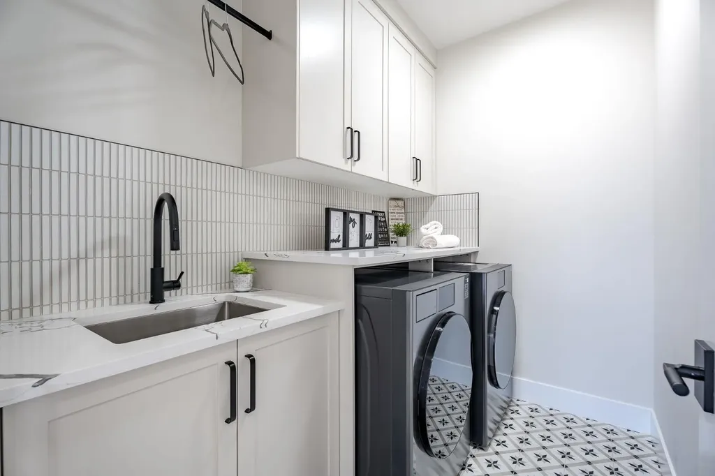 2057 Waterbury Road Chestermere AB T1X 3A9