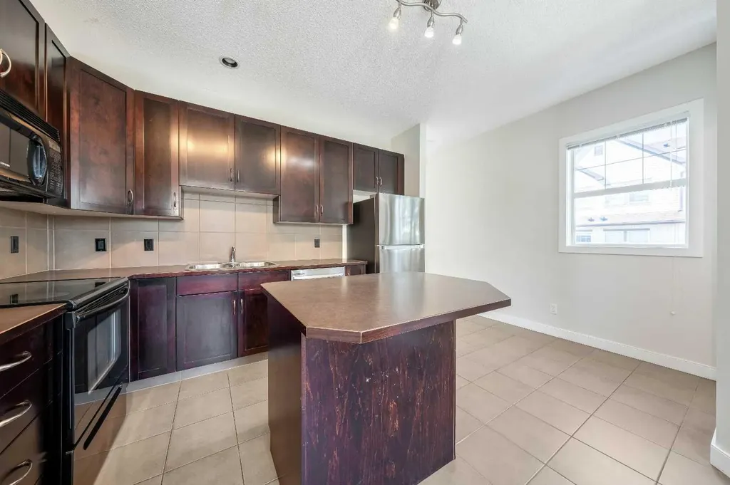 28 Heritage Drive Cochrane AB T4C 0J9