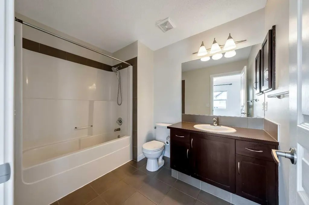 28 Heritage Drive Cochrane AB T4C 0J9