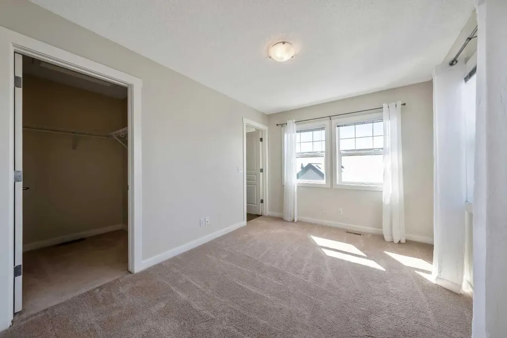 28 Heritage Drive Cochrane AB T4C 0J9