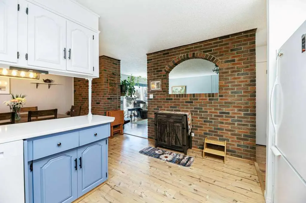 5020 61 Avenue Close Ponoka AB T4J1E7