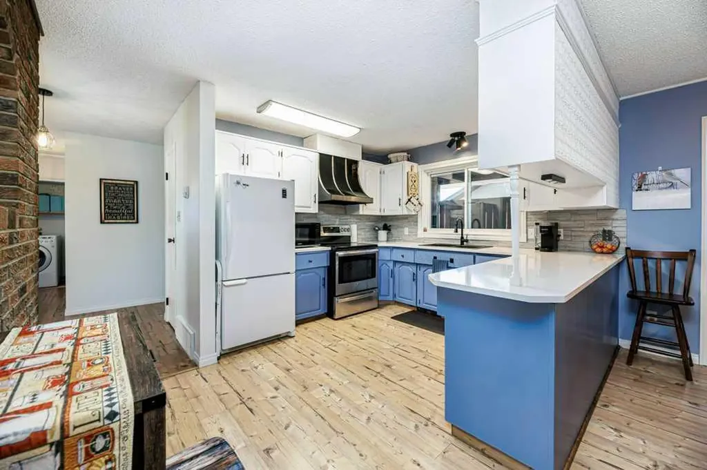 5020 61 Avenue Close Ponoka AB T4J1E7