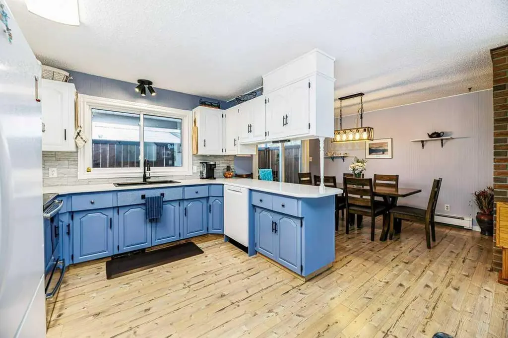 5020 61 Avenue Close Ponoka AB T4J1E7