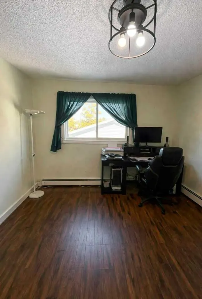 5020 61 Avenue Close Ponoka AB T4J1E7