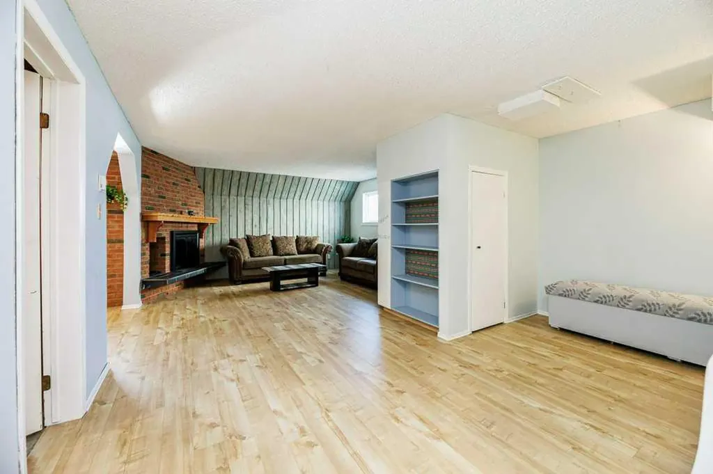 5020 61 Avenue Close Ponoka AB T4J1E7