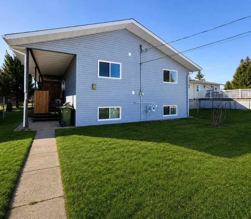 5020 61 Avenue Close Ponoka AB T4J1E7