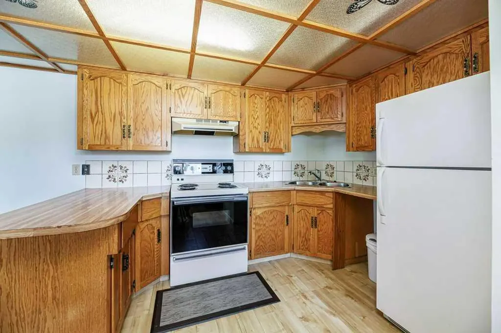 5020 61 Avenue Close Ponoka AB T4J1E7