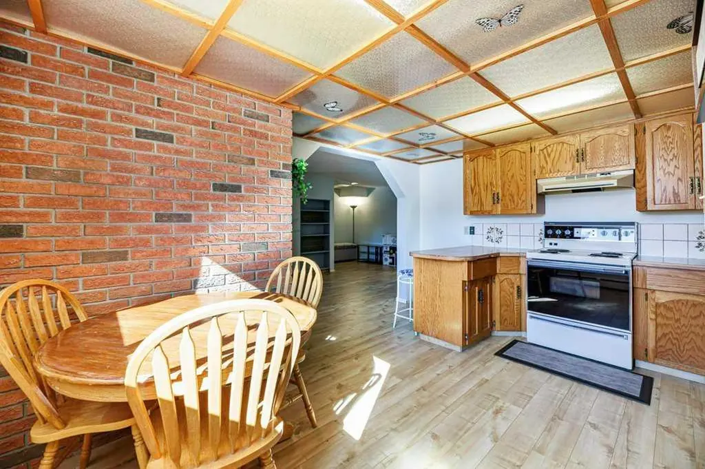 5020 61 Avenue Close Ponoka AB T4J1E7