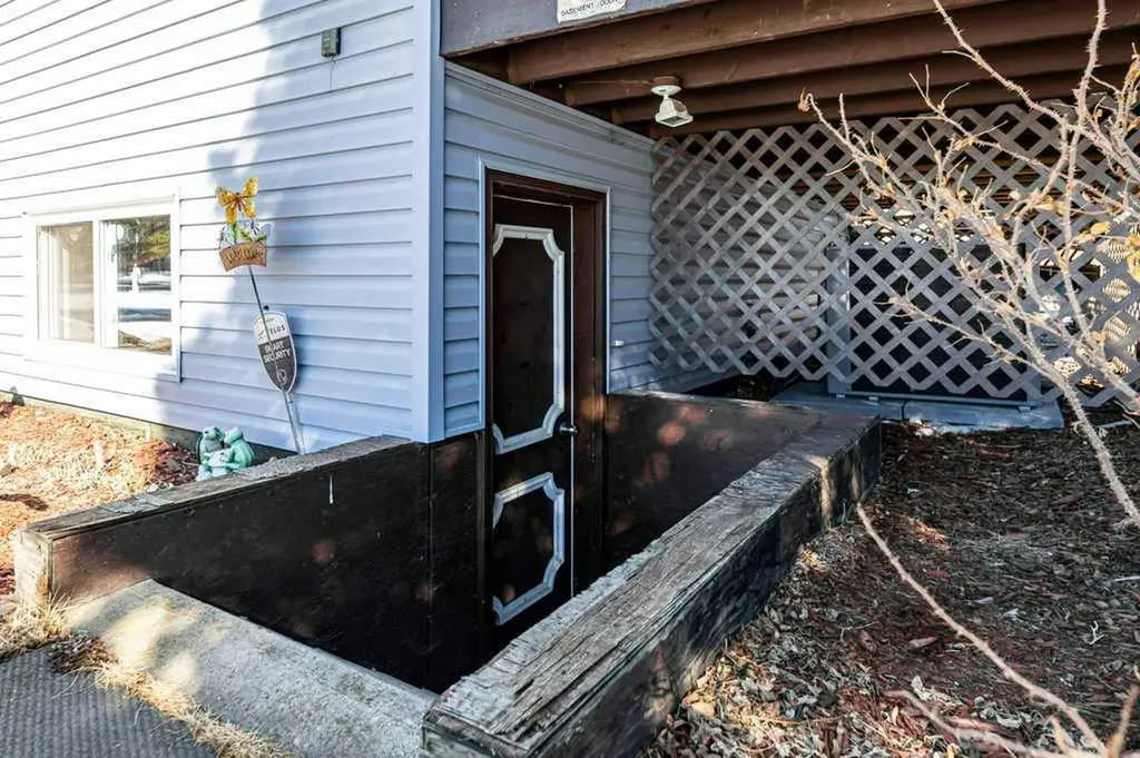 5020 61 Avenue Close Ponoka AB T4J1E7