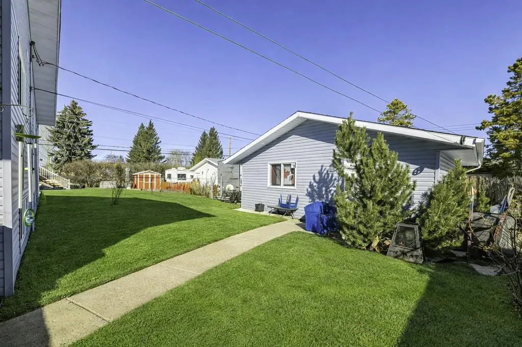 5020 61 Avenue Close Ponoka AB T4J1E7