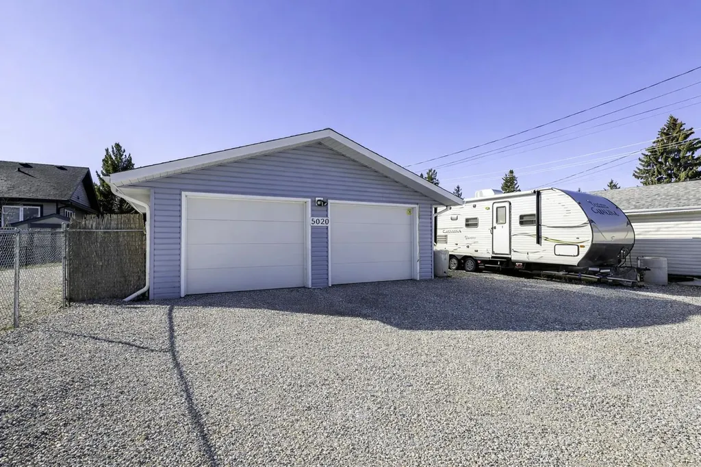 5020 61 Avenue Close Ponoka AB T4J1E7