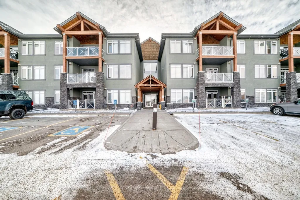 1005A Westmount Drive Strathmore AB T1P 0C3