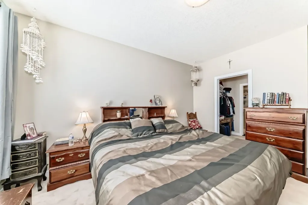 1005A Westmount Drive Strathmore AB T1P 0C3