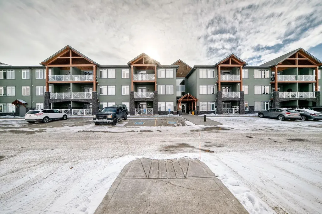 1005A Westmount Drive Strathmore AB T1P 0C3