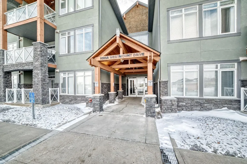 1005A Westmount Drive Strathmore AB T1P 0C3