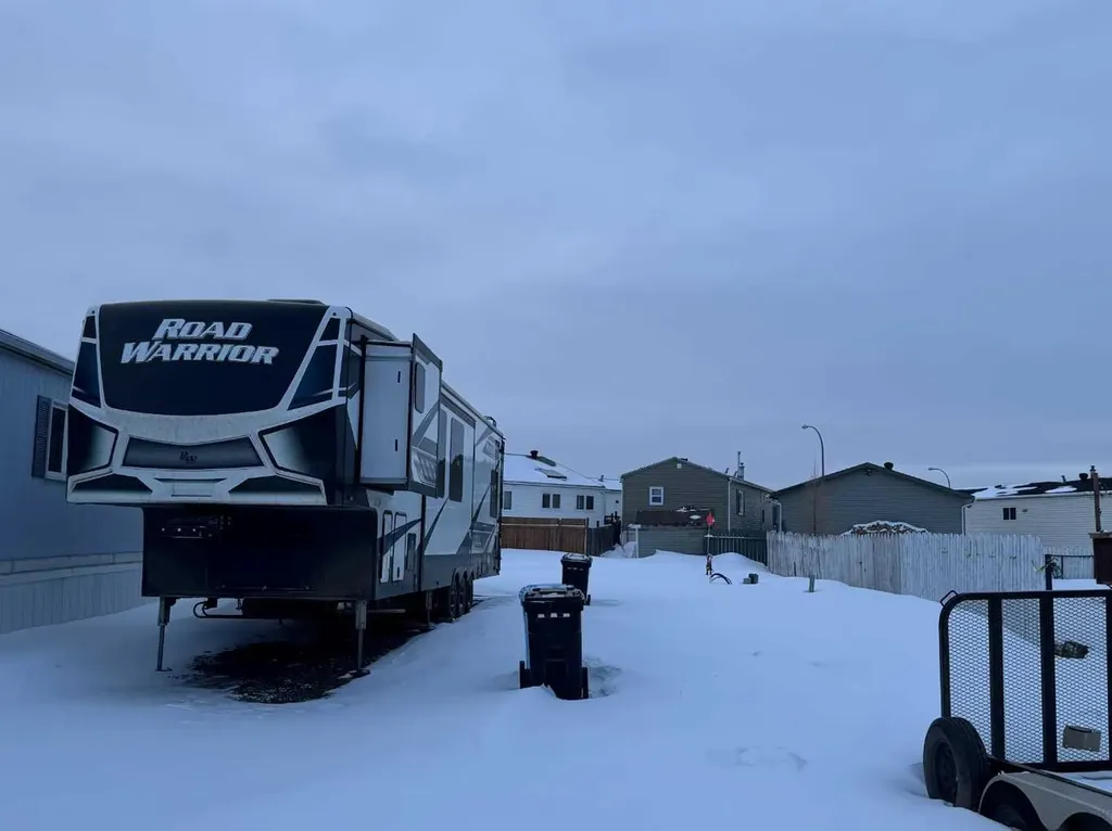 176 Greenwich Lane Fort Mcmurray AB T9H3Z3