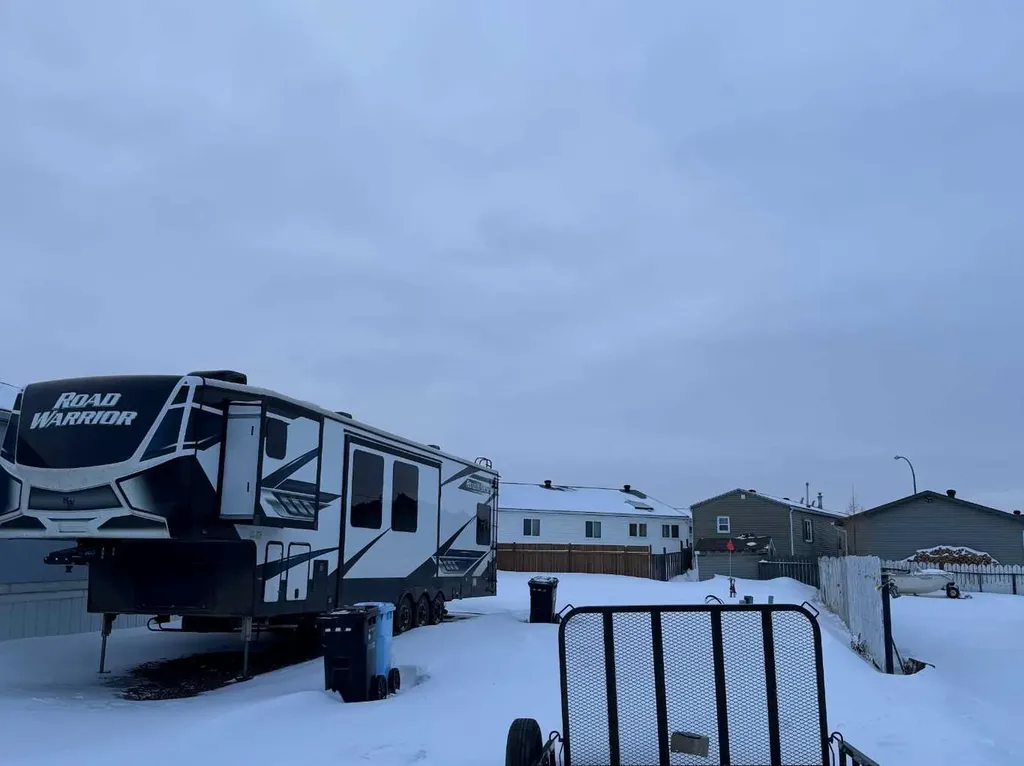 176 Greenwich Lane Fort Mcmurray AB T9H3Z3