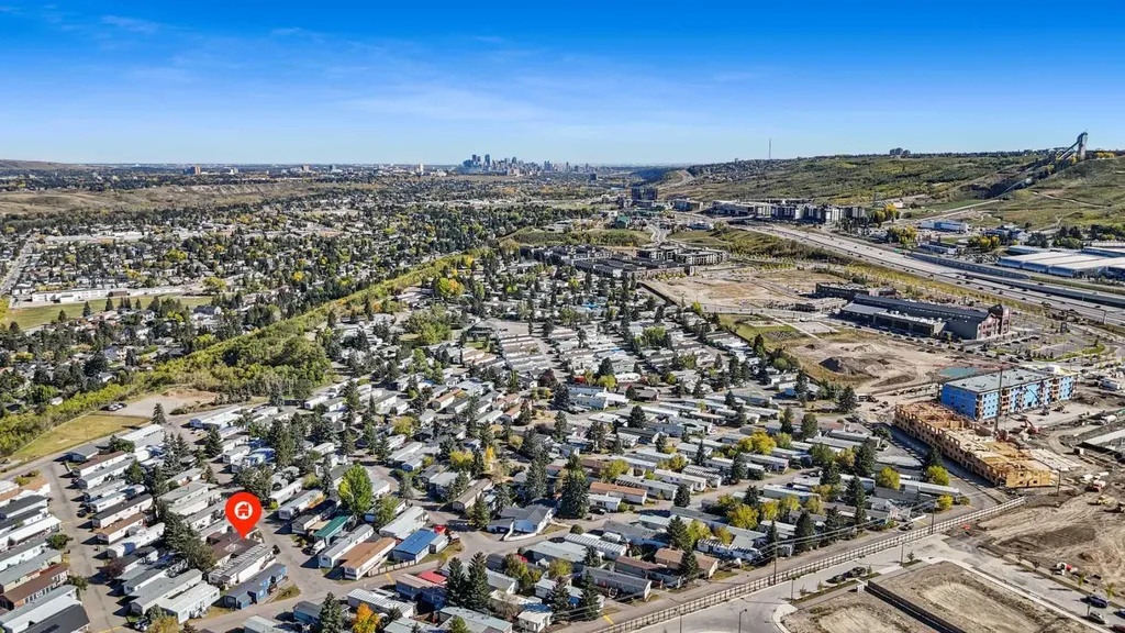 3223 83 Street NW Calgary AB T3B 5P2