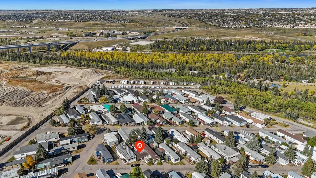 3223 83 Street NW Calgary AB T3B 5P2
