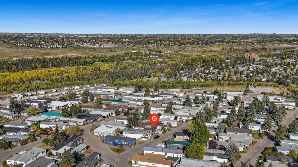 3223 83 Street NW Calgary AB T3B 5P2