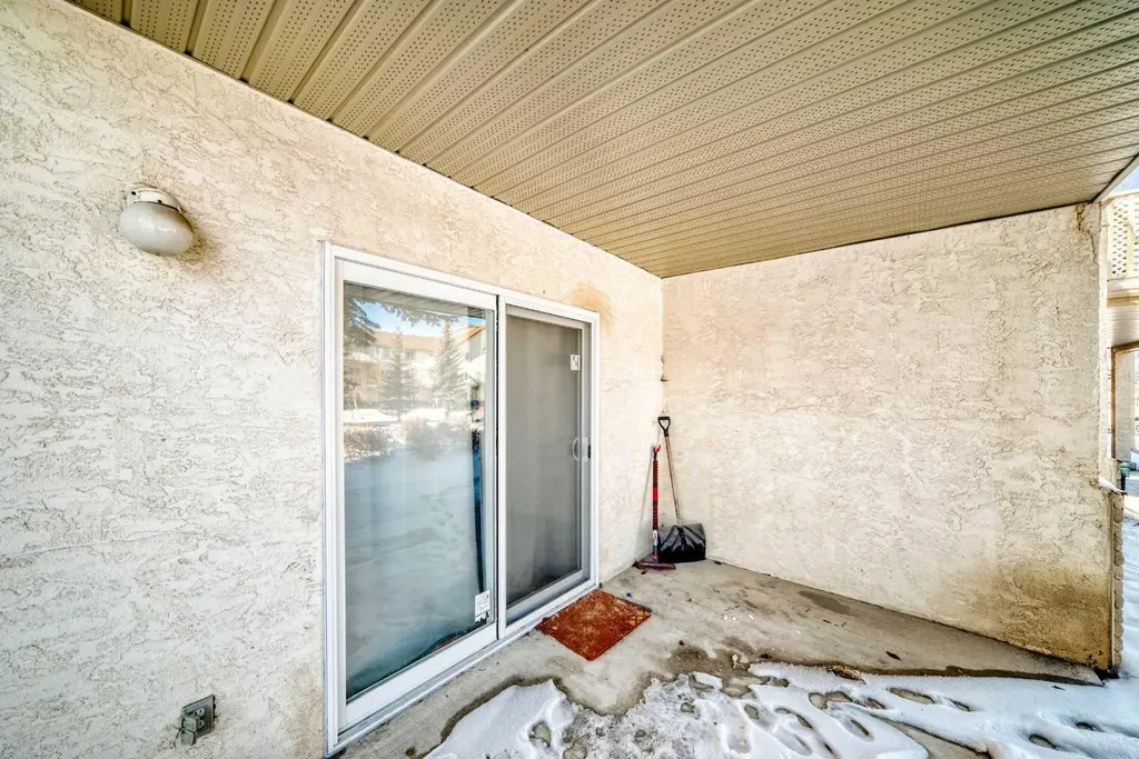 20 Harvest Rose Park NE Calgary AB T3K 4Z1