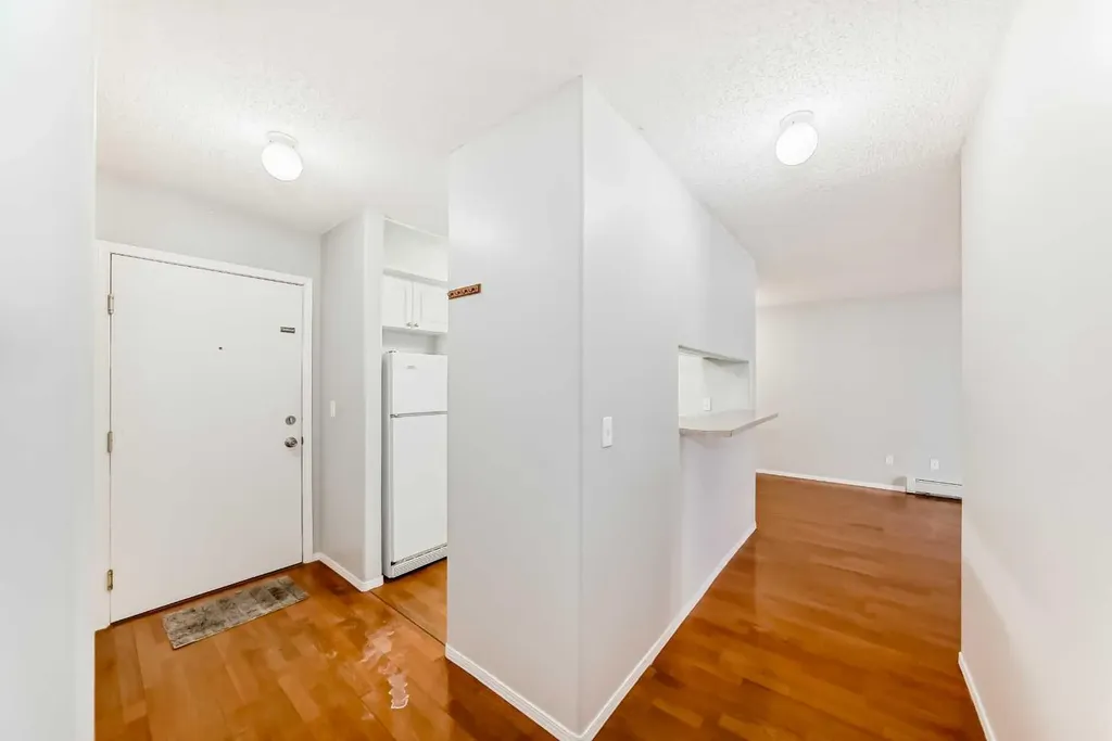 20 Harvest Rose Park NE Calgary AB T3K 4Z1