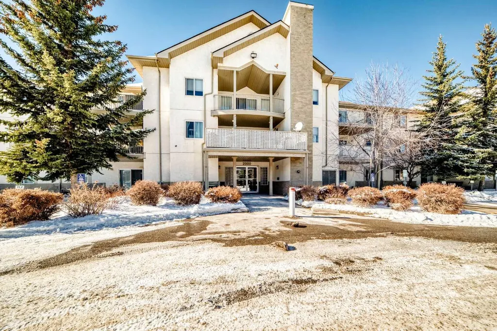 20 Harvest Rose Park NE Calgary AB T3K 4Z1
