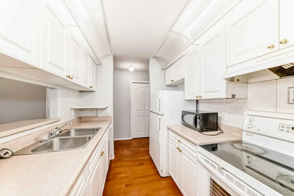 20 Harvest Rose Park NE Calgary AB T3K 4Z1