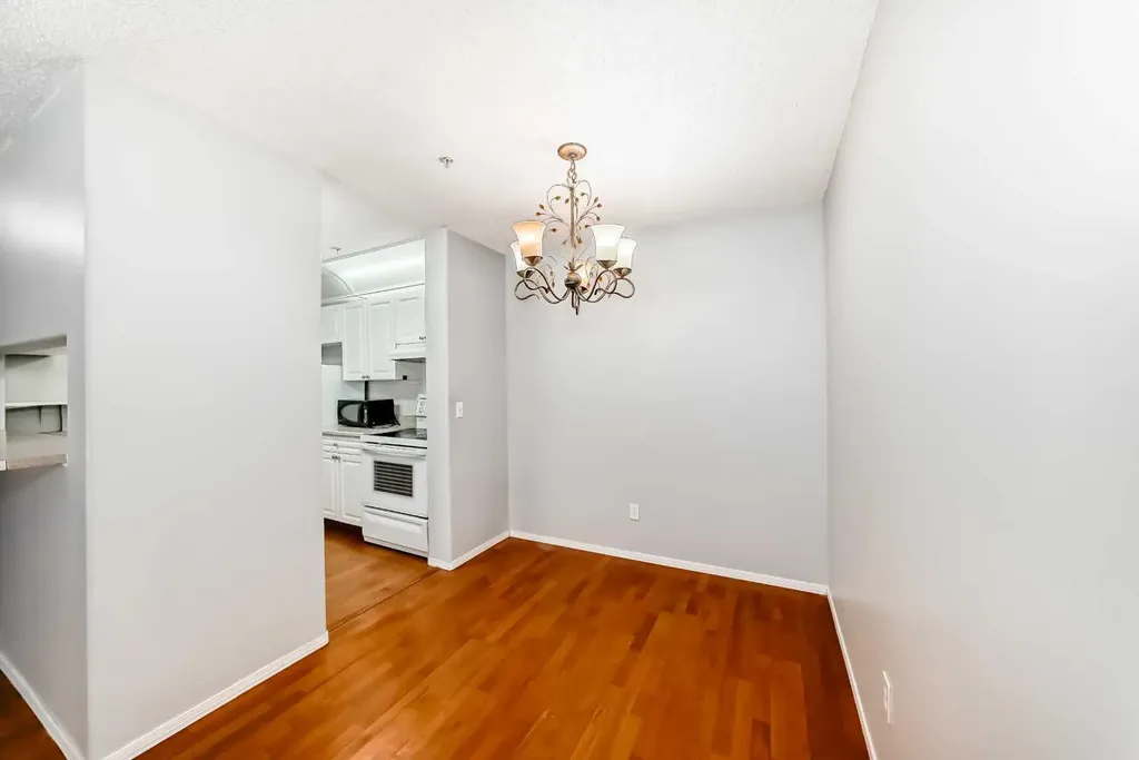 20 Harvest Rose Park NE Calgary AB T3K 4Z1