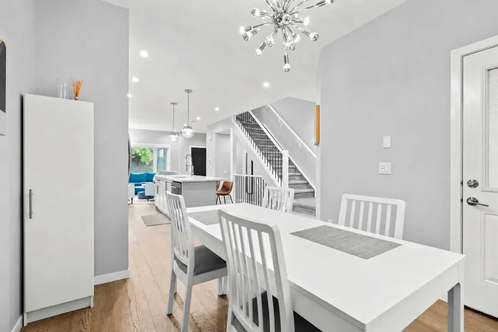 3304 2 Street NE Calgary AB T2E 3H3