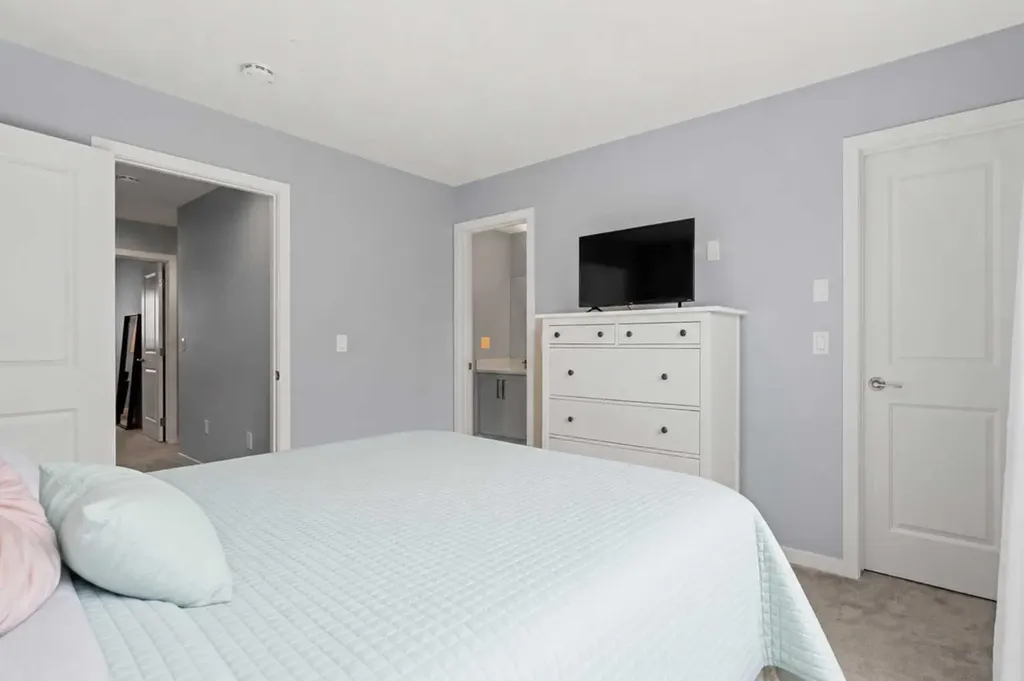 3304 2 Street NE Calgary AB T2E 3H3
