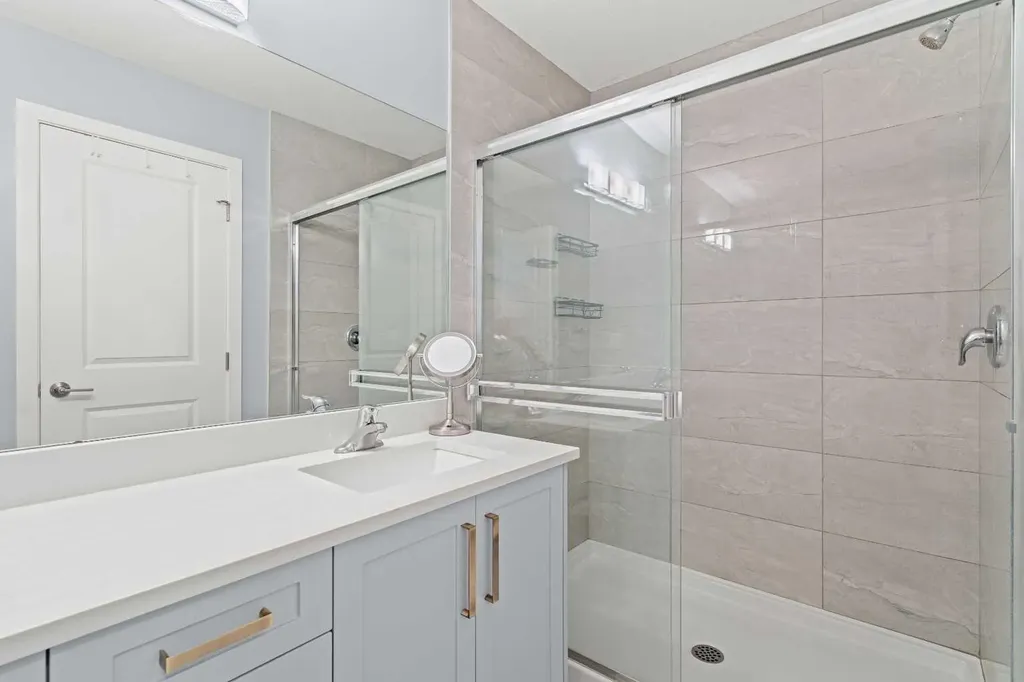 3304 2 Street NE Calgary AB T2E 3H3