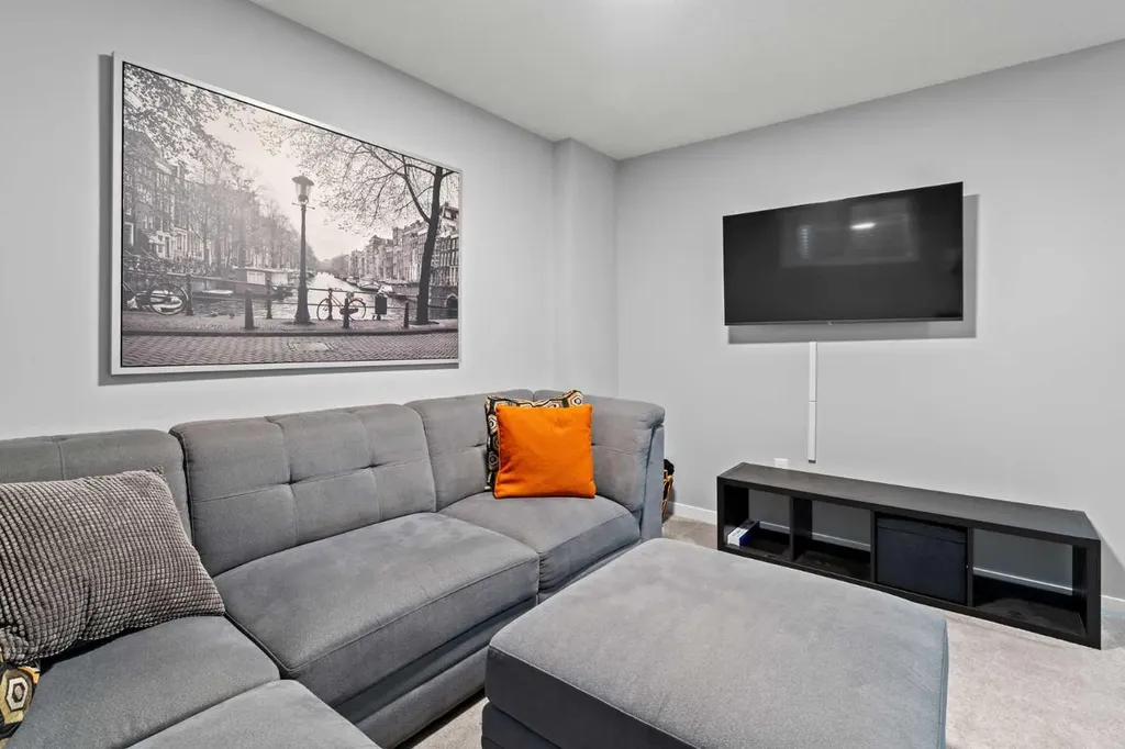 3304 2 Street NE Calgary AB T2E 3H3