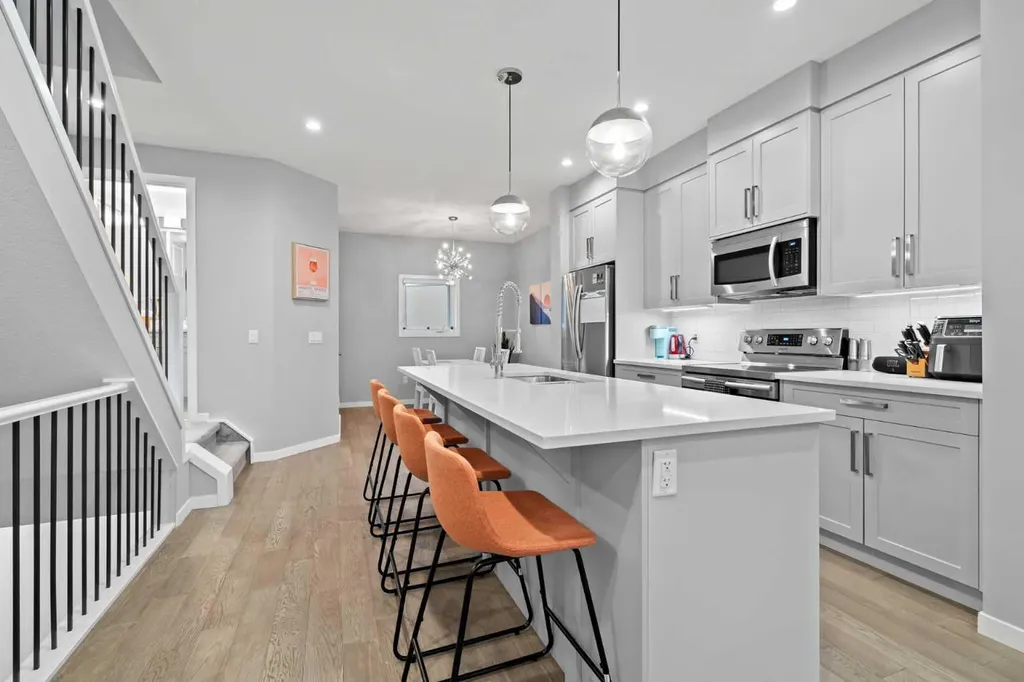 3304 2 Street NE Calgary AB T2E 3H3
