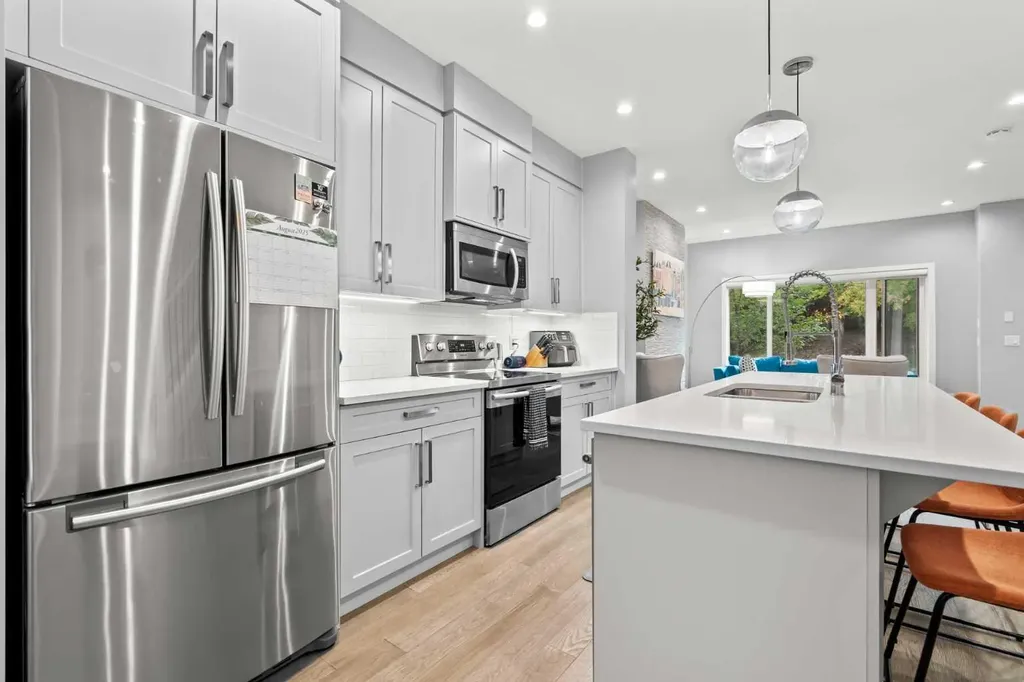 3304 2 Street NE Calgary AB T2E 3H3